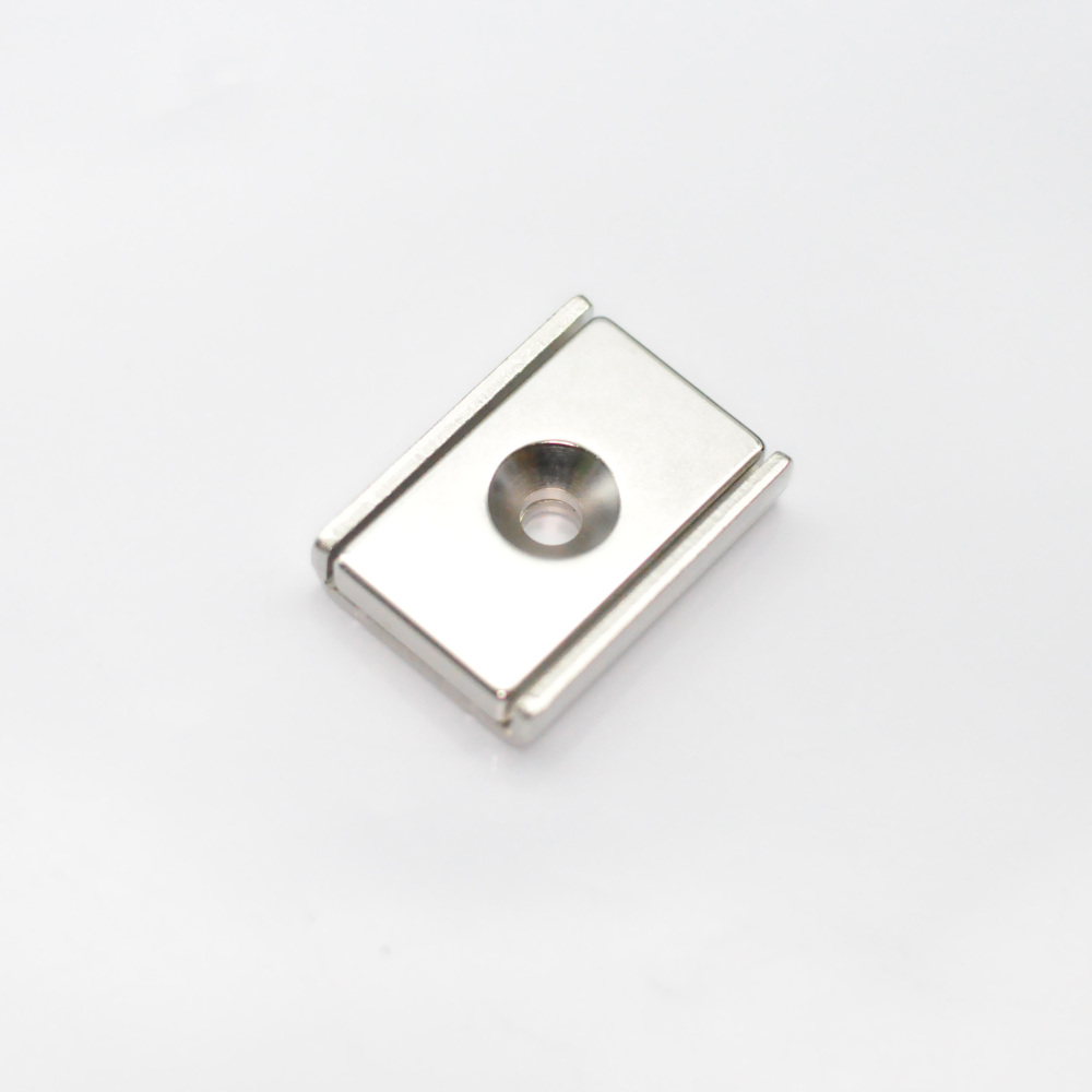 ネオジム磁石 プレートキャッチヨーク付 角型 34.5×25×7.5